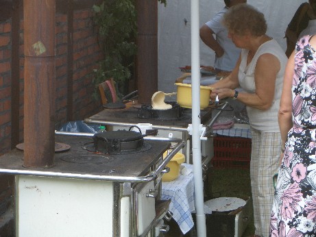 Waffelbacken am Kohleofen